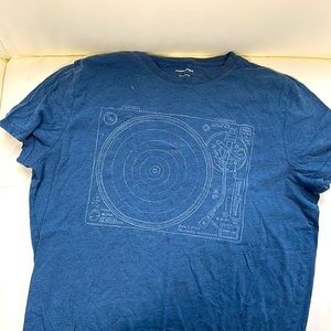 Banana republic record player tshirt